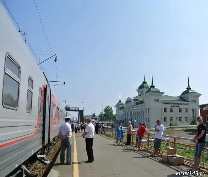 Пассажиры поездов всё чаще делают заказы на еду, которая доставляется к вагонам.