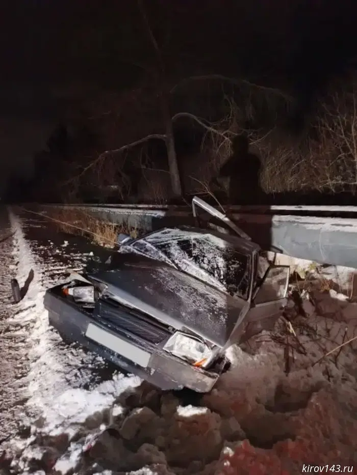 Ночью в Костино молодой водитель съехал с трассы.