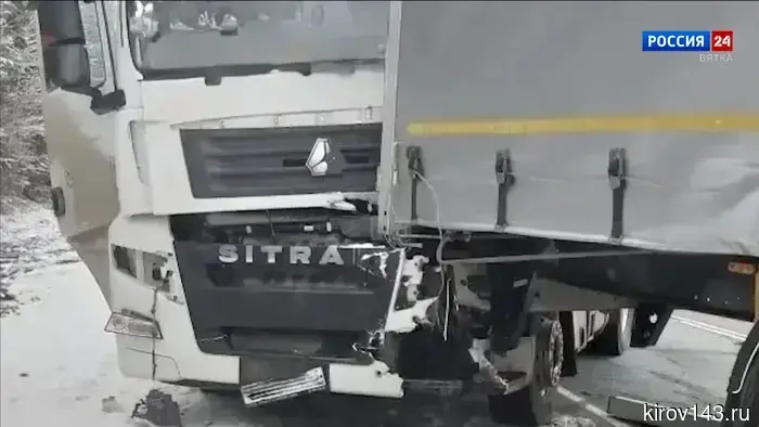 В Омутнинском районе при столкновении трех грузовиков пострадали два человека