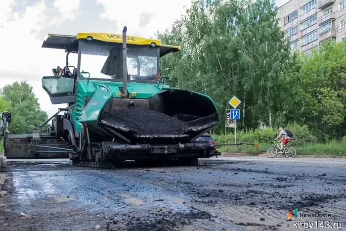 На дороге Киров — граница Удмуртии ведутся работы по устранению колейности.