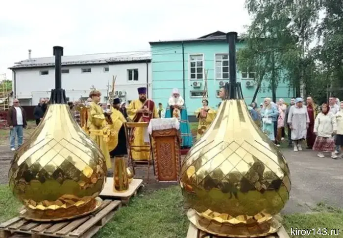 В Слободском Никольский храм стал златоглавым