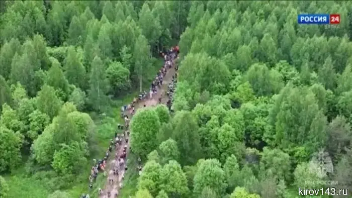 В селе Великорецком был встречен крестный ход.