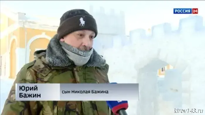 Соборную площадь Слободского украсили снежными фигурами