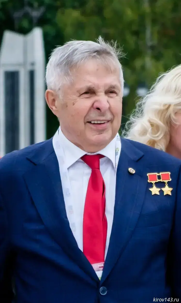 Putin awarded the Order of Gagarin to the Kirov cosmonaut