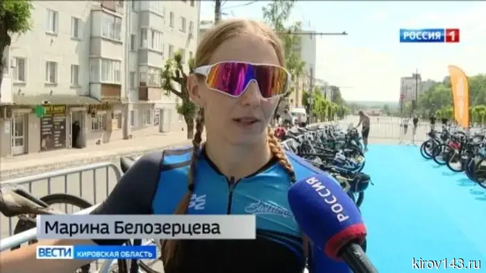 На Октябрьском проспекте прошла мультиспортивная гонка, открывшая летний сезон у триатлетов.