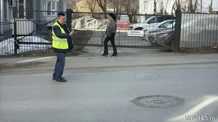 В Кирове муниципальный контроль приступил к осмотру дорог и тротуаров, находящихся на гарантии.