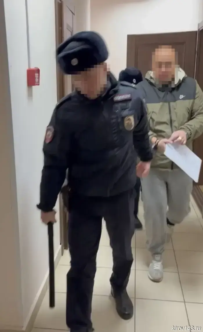 В Кировской области суд допустит к делу полицейского, обвиняемого в получении взяток.