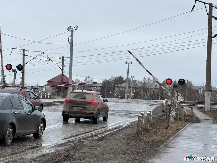 The number of traffic rule violations at railway crossings has decreased.