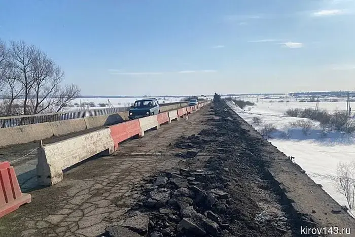 В регионе продолжается реконструкция моста через реку Немда.