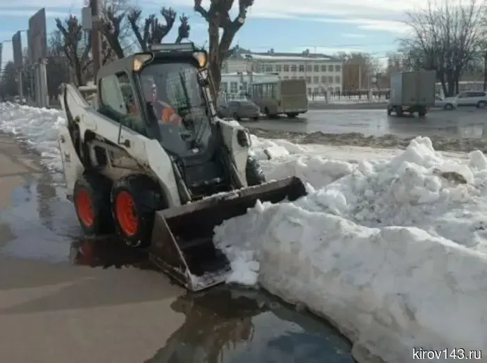 Прошлой ночью с улиц Кирова вывезли 38 куб. м мусора