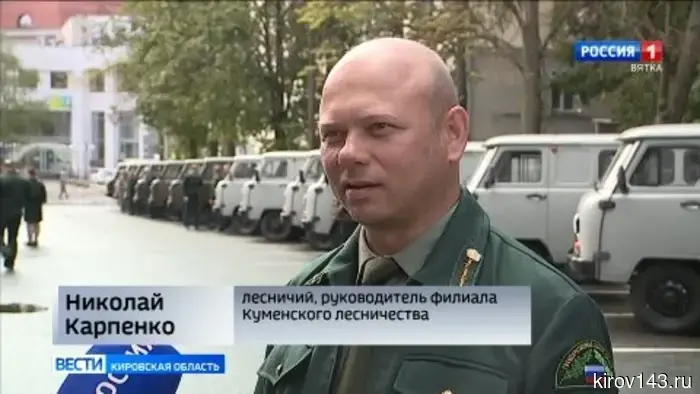 Губернатор Александр Соколов и депутат Борис Веснин вручили ключи от новых автомобилей лесничим.