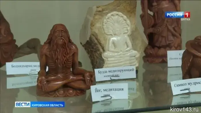 В библиотеке имени Грина открылась выставка мастера деревянной скульптуры Александра Чернядьева