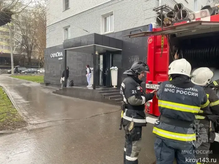 In Kirov, residents of an apartment building were evacuated due to a burning hotel.