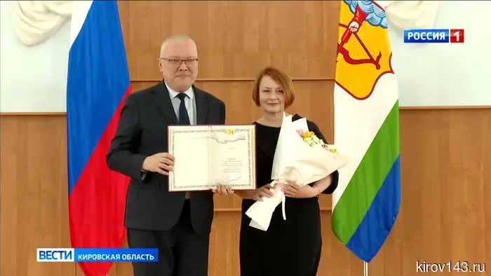 Александр Соколов, а также депутаты Борис Веснин и Андрей Березин приветствовали работников органов местного самоуправления с их профессиональным праздником.