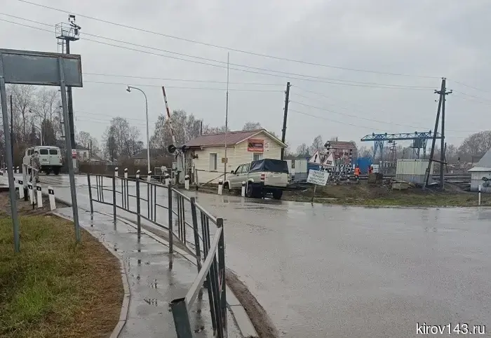 Водитель УАЗа скончался, столкнувшись со шлагбаумом.