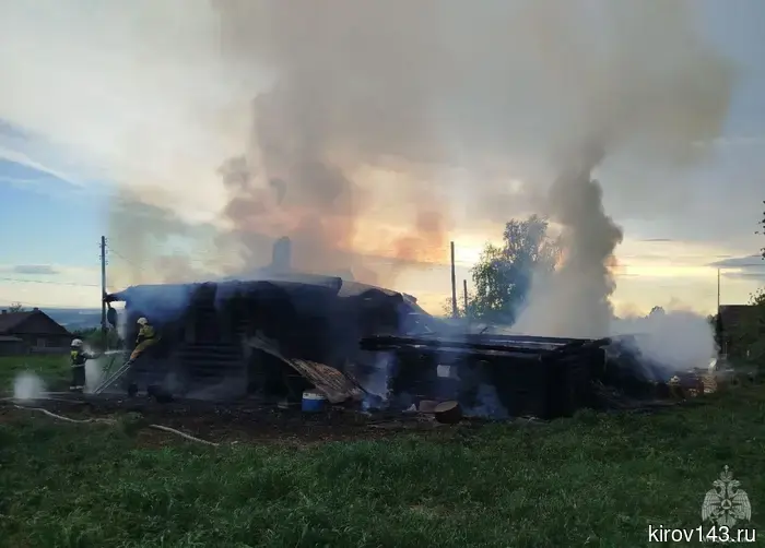 В Кировской области мужчина остался без жилья из-за грозы.