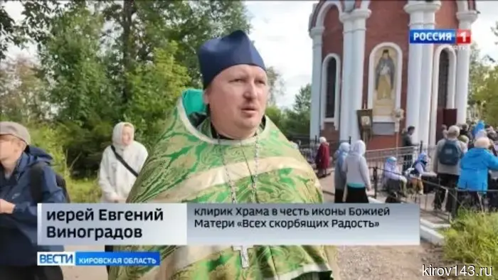В Котельничском районе водитель грузового автомобиля столкнулся с деревом.