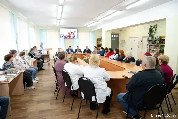 В Зуевке Борису Веснину выразили благодарность за помощь механико-технологическому техникуму.