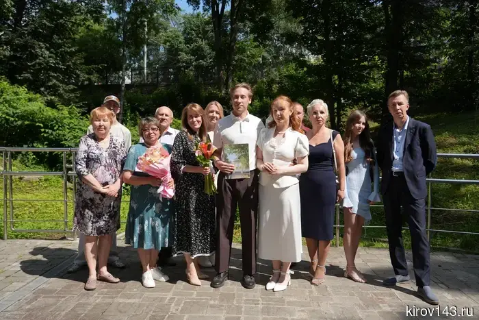В День семьи, любви и верности студенческие пары из ВятГУ образовали семейные союзы на территории родного университета.