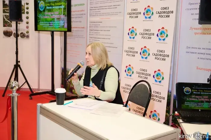 Олег Валенчук и Вячеслав Фетисов дали старт юбилейной выставке для садоводов на ВДНХ