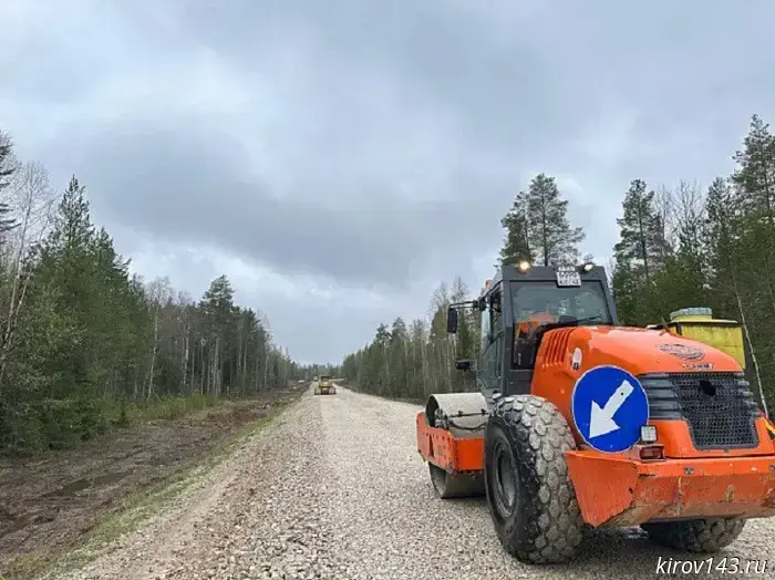 Подрядчик приступил к асфальтированию дороги Вазюк — Опарино.