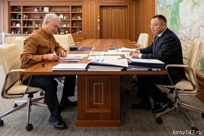 Rakhim Azimov discussed issues of improving the efficiency of infrastructure projects with the head of the Ministry of Construction Irek Fayzullin.