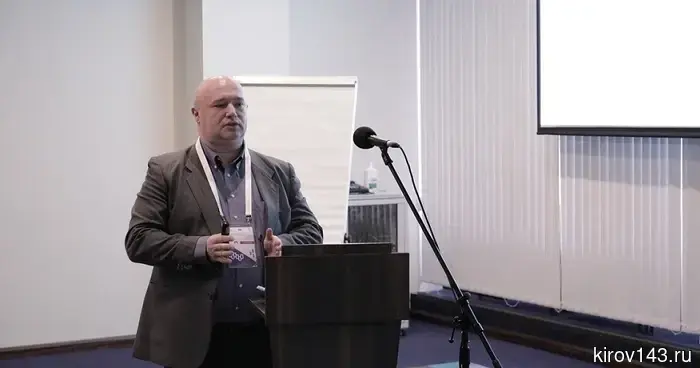 Почему старый стол дороже нового: секрет винтажного бизнеса