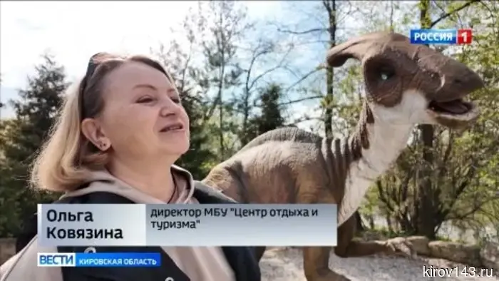 В Котельниче к началу туристического сезона приводят в надлежащий вид скульптуры древних ящеров.