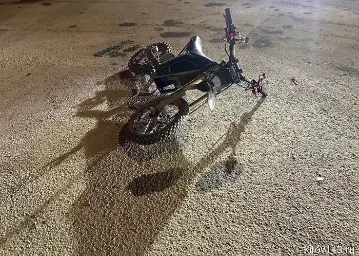 В Кирове в дорожно-транспортном происшествии пострадал 14-летний пассажир водителя мопеда, не имеющего прав.