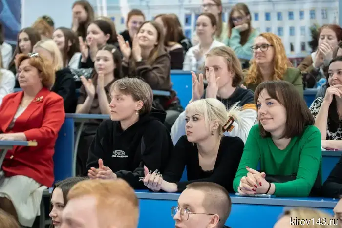 Известный политолог Дарья Кислицына, родом из города Кирова, сделала выступление перед студентами и сотрудниками Вятского государственного университета.