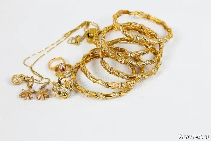 A 12-year-old schoolboy found a gold bracelet from the 1st century AD.