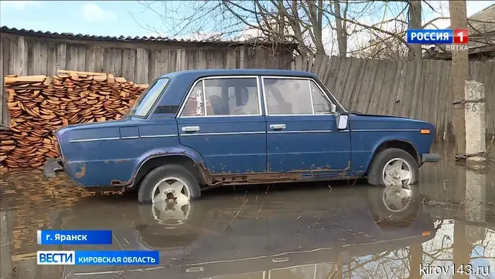 В Яранске произошло затопление нескольких улиц и жилых домов в заречной зоне города.