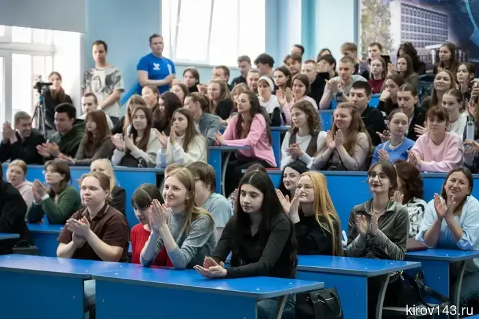 Известный политолог Дарья Кислицына, родом из города Кирова, сделала выступление перед студентами и сотрудниками Вятского государственного университета.