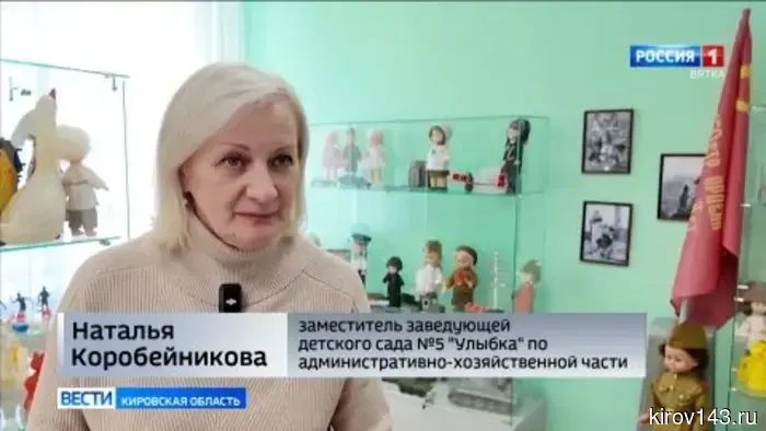 В Кирсе состоялась выставка кукол в военной униформе.