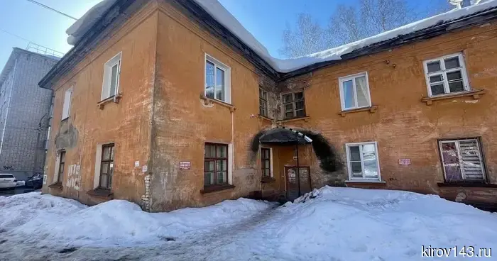 «Крысы прогрызли пол и живут вместе с нами»: СПРАВЕДЛИВАЯ РОССИЯ помогает кировчанке добиться обещанного много лет назад расселения из аварийного жилья