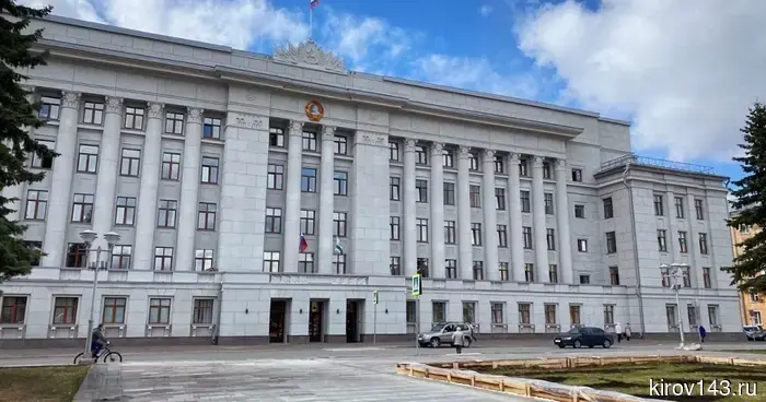Жители Кирова считают, что зарплаты депутатов и политиков являются наиболее завышенными.