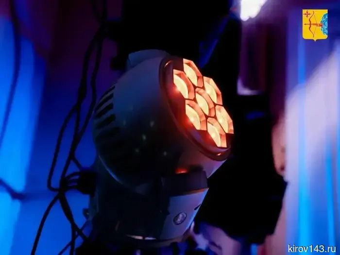 В Кировский драматический театр начали поступать новые аппараты.
