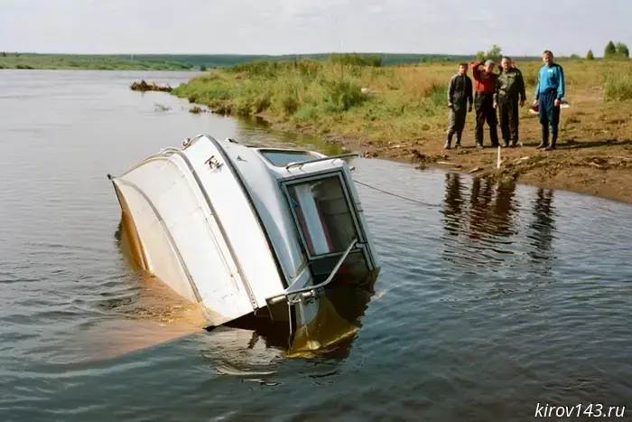 A motorboat with four passengers capsized in Vyatka
