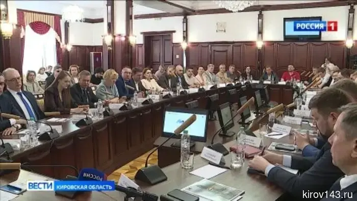 Александр Соколов и депутат Андрей Березин провели встречу с предпринимателями из Кирова.
