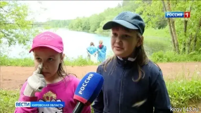 В Коминтерне состоялся субботник: активисты очищали оберег Заборского пруда.