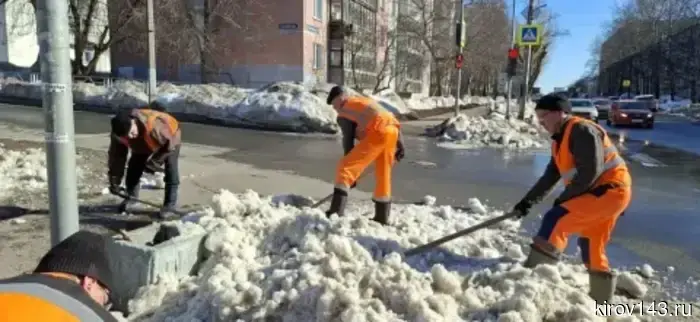 В администрации Кирова указали подрядчикам, на чем им следует сосредоточиться при содержании города весной.