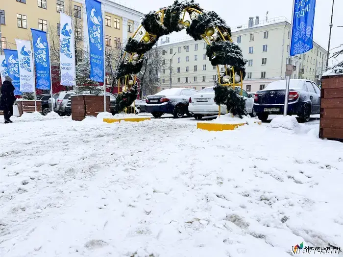 The government invites Kirov residents and visitors to the city to "knead" the snow.