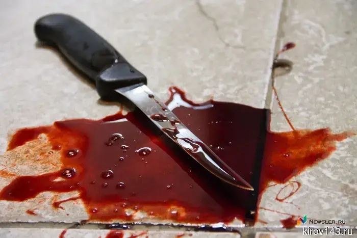 In the Yaran district, a pensioner stabbed her husband.