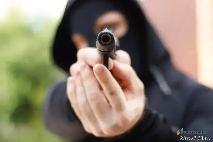 In Vyatka Polyany, a schoolboy shot at a cafe