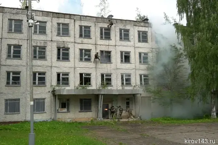 The OMON "Vyatich" fighters summarized the results of the two-day exercises storming the building.
