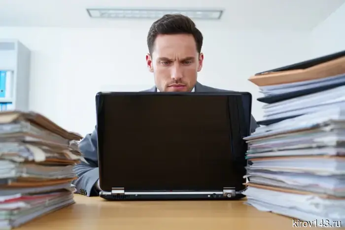 Every third Kirov resident hides their job search from their boss.