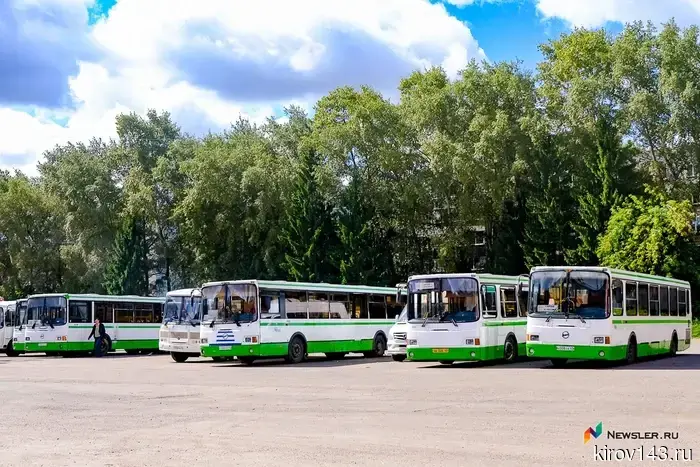 The Kirov - Samara bus transported 3,500 passengers in a year.