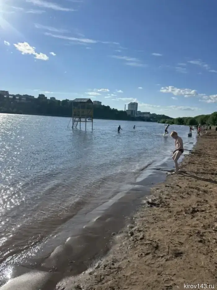 Жителей Кирова просят воздержаться от купания в реке Вятка из-за повышения уровня воды.