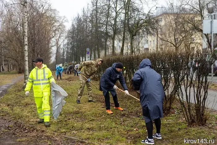 В Кирове состоялся субботник на месте будущего мемориального комплекса «Аллея Славы»