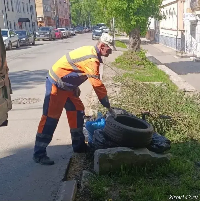 Seasonal maintenance of the road network continues in Kirov